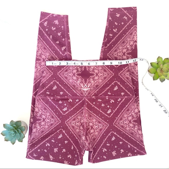 Beyond Yoga High Rise Bandana Floral Print Legging - Picture 5 of 6